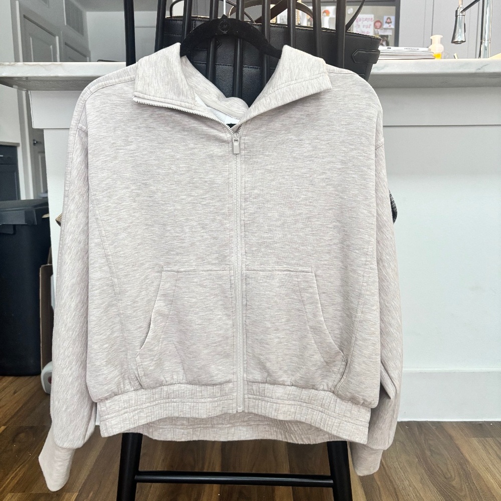 Small Cream Yogalicious Scuba Muse Jacket